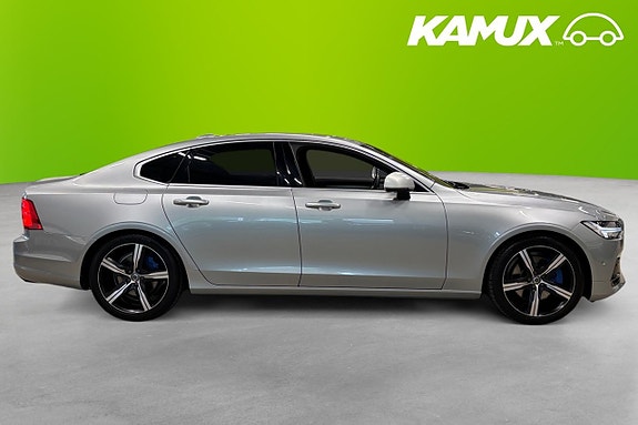 Volvo S90 2 of 5