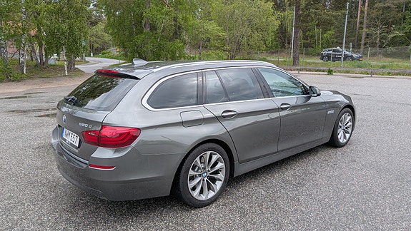 BMW 520d 4 of 5