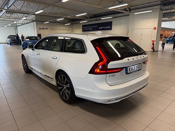 Volvo V90 2 of 21