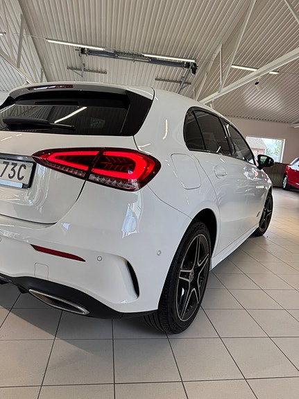 Mercedes-Benz A250 e 8 of 12