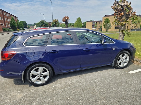 Opel Astra 4 of 5