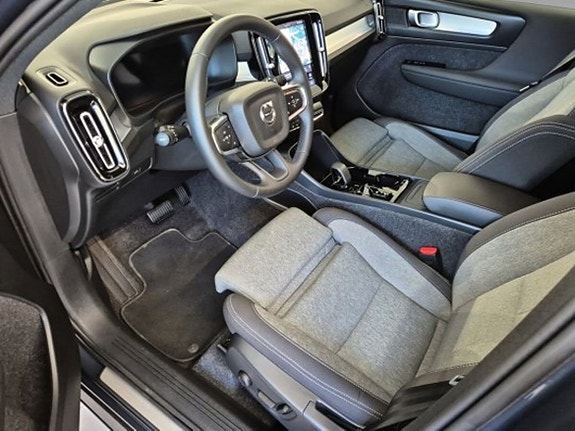 Volvo XC40 6 of 9
