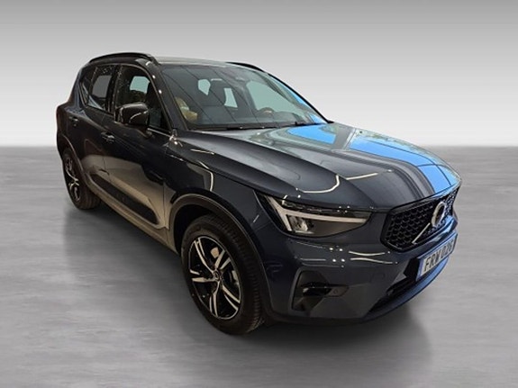 Volvo XC40 3 of 5