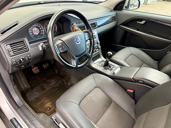 Volvo V70 10 of 15