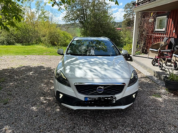 Volvo V40 Cross Country 2 of 4