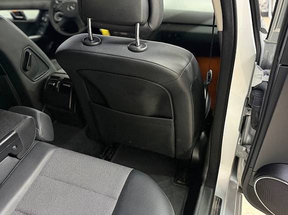 Mercedes-Benz C200 12 of 12
