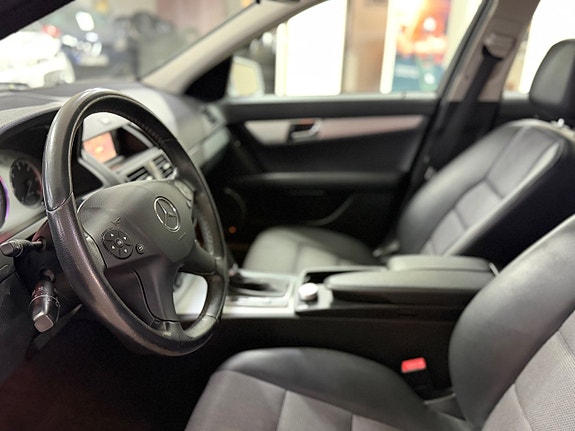 Mercedes-Benz C200 9 of 12