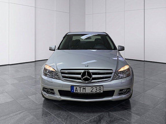 Mercedes-Benz C200 2 of 12