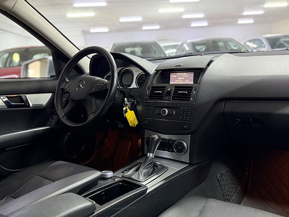 Mercedes-Benz C200 8 of 12