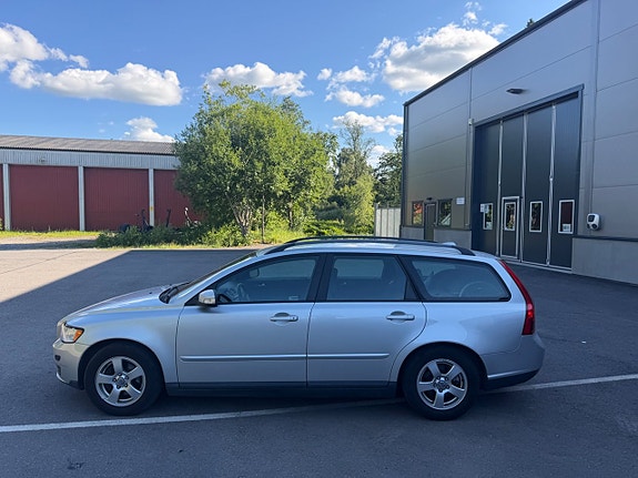 Volvo V50 3 of 5