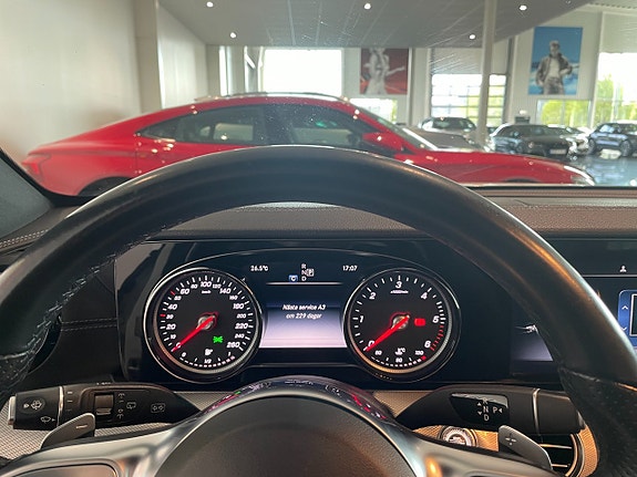 Mercedes-Benz E200 8 of 17
