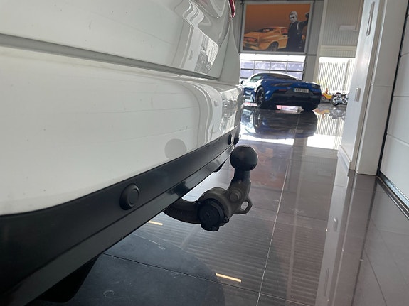 Mercedes-Benz E200 17 of 17