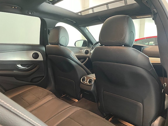 Mercedes-Benz E200 16 of 17