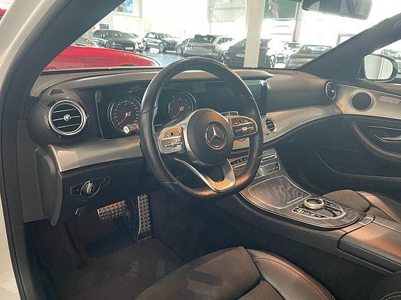 Mercedes-Benz E200 7 of 17