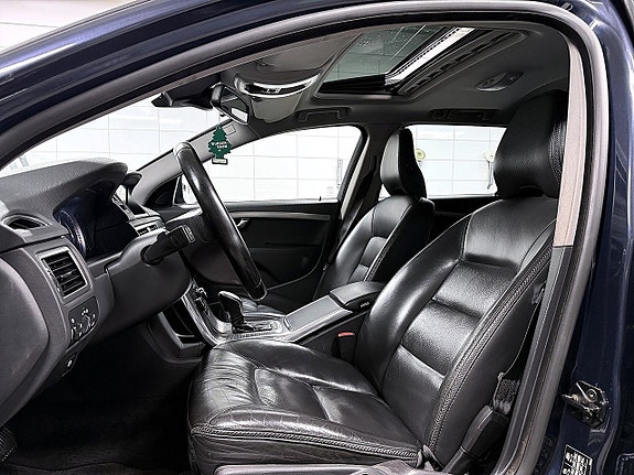 Volvo XC70 26 of 30