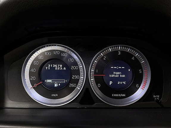 Volvo XC70 13 of 30