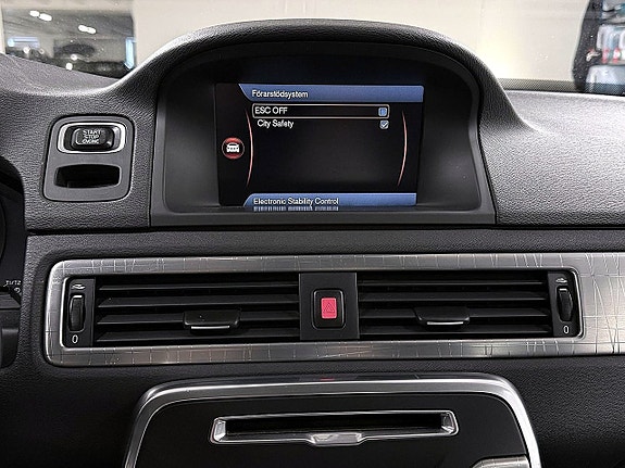Volvo XC70 24 of 30