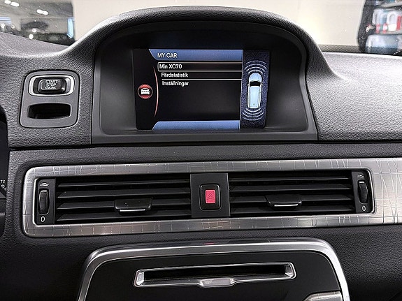 Volvo XC70 23 of 30