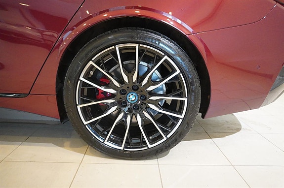 BMW i4 10 of 23