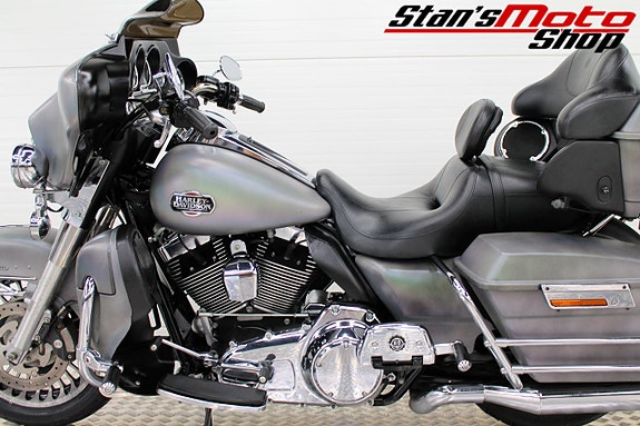 Harley-Davidson Electra Glide Ultra Classic ABS Vance&Hines 12 of 18