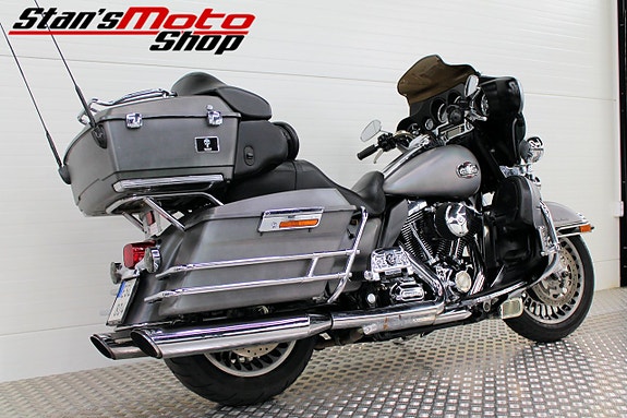 Harley-Davidson Electra Glide Ultra Classic ABS Vance&Hines 3 of 18