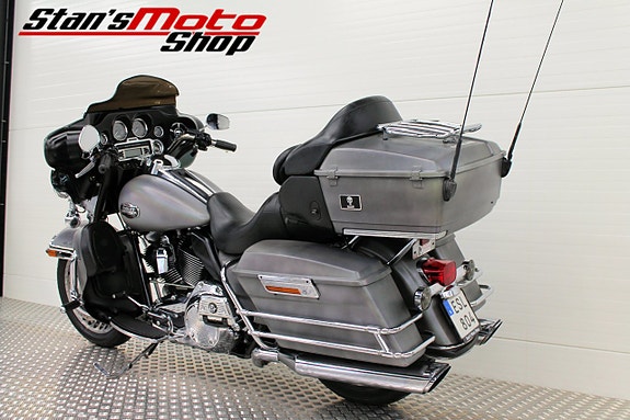 Harley-Davidson Electra Glide Ultra Classic ABS Vance&Hines 10 of 18