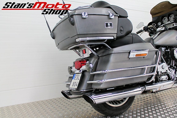 Harley-Davidson Electra Glide Ultra Classic ABS Vance&Hines 4 of 18