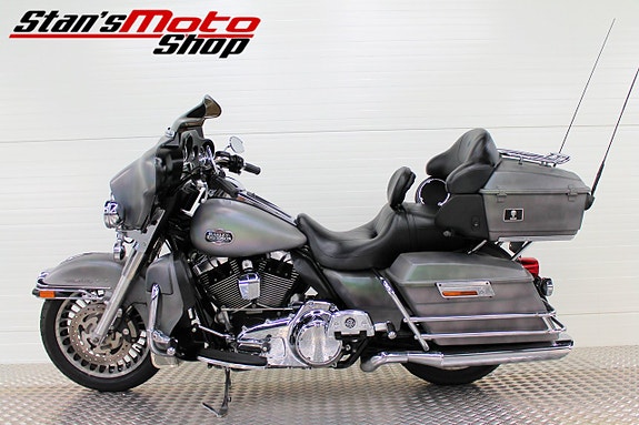 Harley-Davidson Electra Glide Ultra Classic ABS Vance&Hines 8 of 18