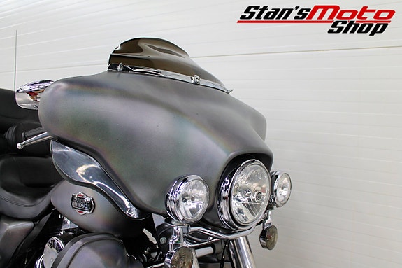 Harley-Davidson Electra Glide Ultra Classic ABS Vance&Hines 7 of 18