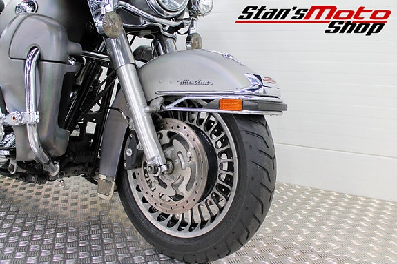 Harley-Davidson Electra Glide Ultra Classic ABS Vance&Hines 6 of 18