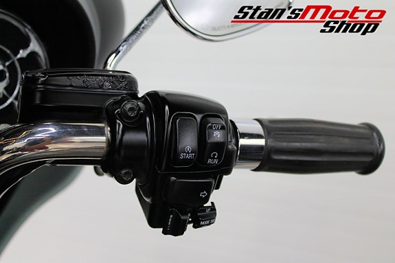 Harley-Davidson Electra Glide Ultra Classic ABS Vance&Hines 17 of 18