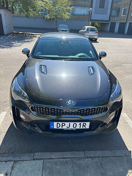 Kia Stinger 4 of 9