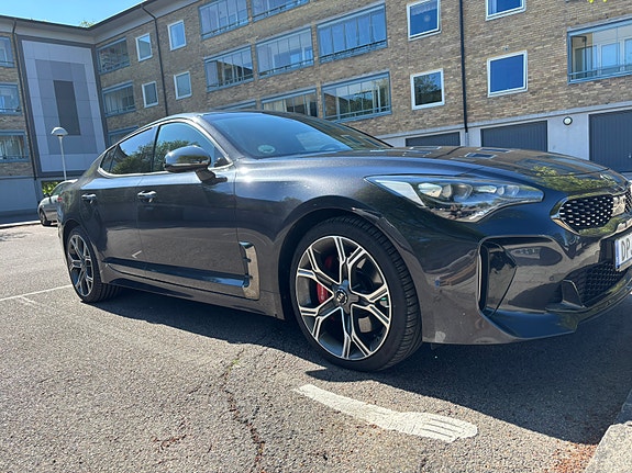 Kia Stinger 2 of 9