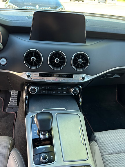 Kia Stinger 8 of 9