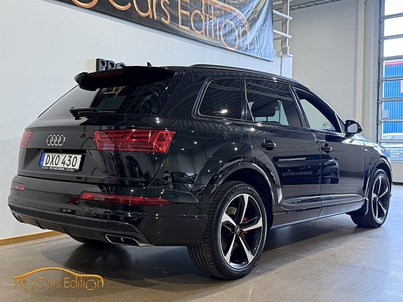 Audi Q7 4 of 5