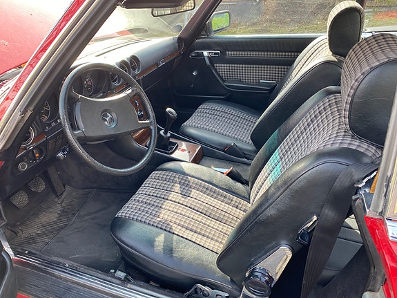 Mercedes-Benz 280 SL 3 of 5