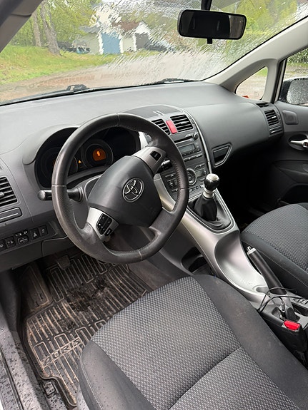 Toyota Auris 5 of 5