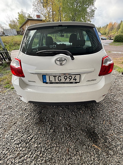 Toyota Auris 3 of 5