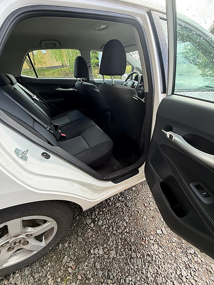 Toyota Auris 4 of 5