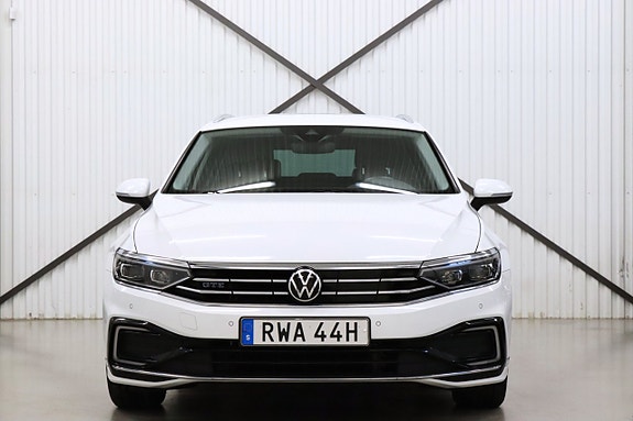 Volkswagen Passat 2 of 5
