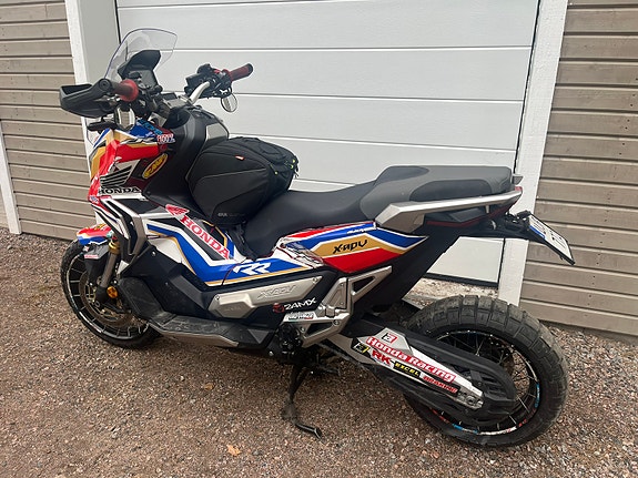 Honda X-ADV750 2 of 14