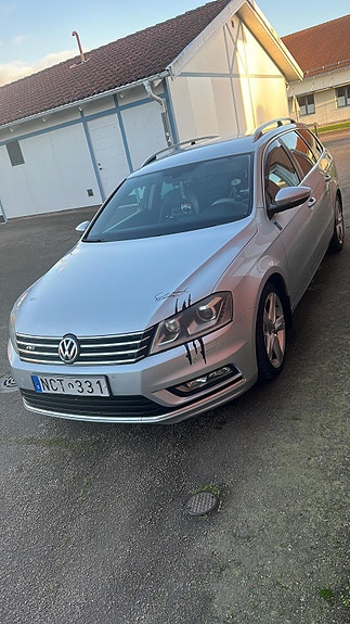 Volkswagen Passat 2 of 5