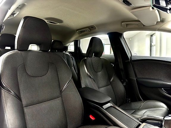 Volvo V40 Cross Country 9 of 19