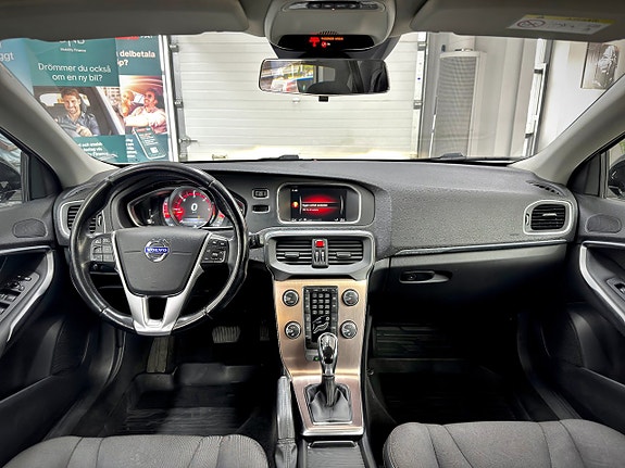 Volvo V40 Cross Country 14 of 19