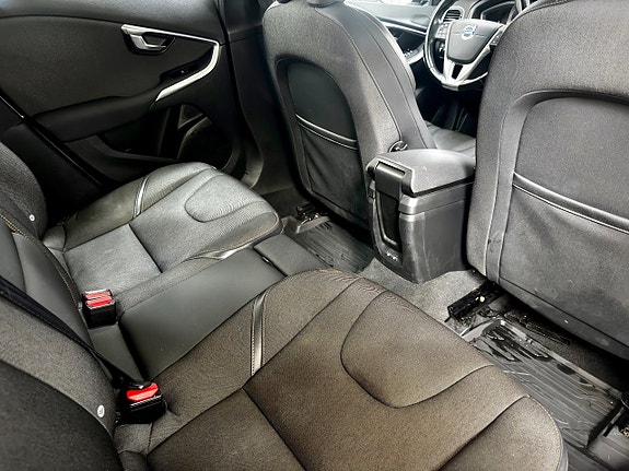 Volvo V40 Cross Country 17 of 19