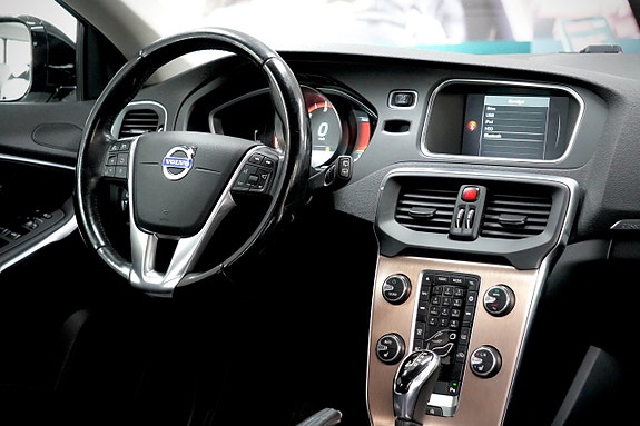 Volvo V40 Cross Country 10 of 19