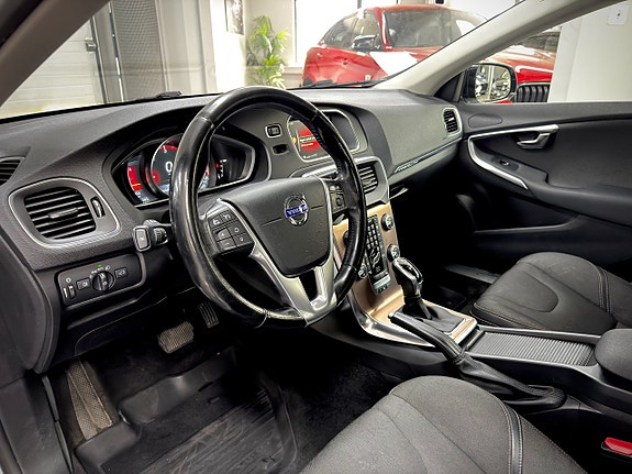 Volvo V40 Cross Country 12 of 19
