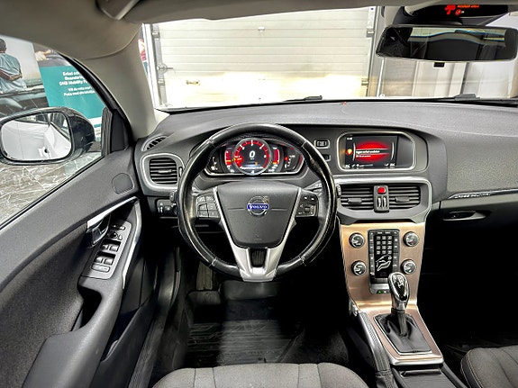 Volvo V40 Cross Country 13 of 19