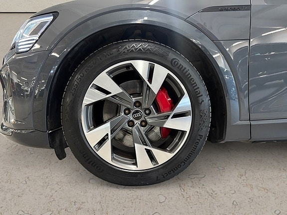 Audi Q8 e-tron 10 of 12