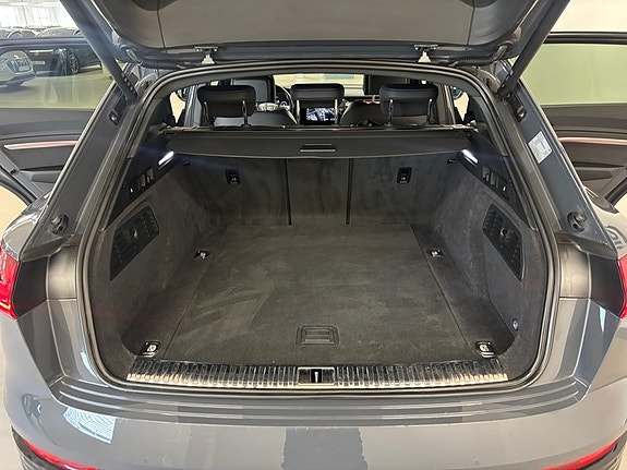 Audi Q8 e-tron 11 of 12